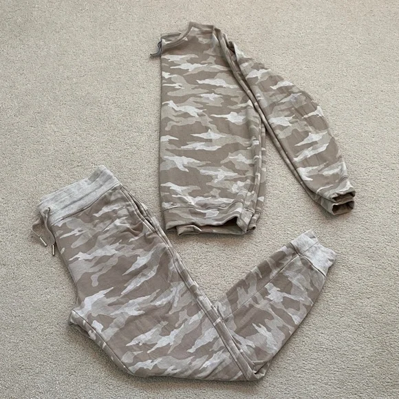 🌸ATHLETA SET Camo Print Jogger Set - Picture 6 of 12